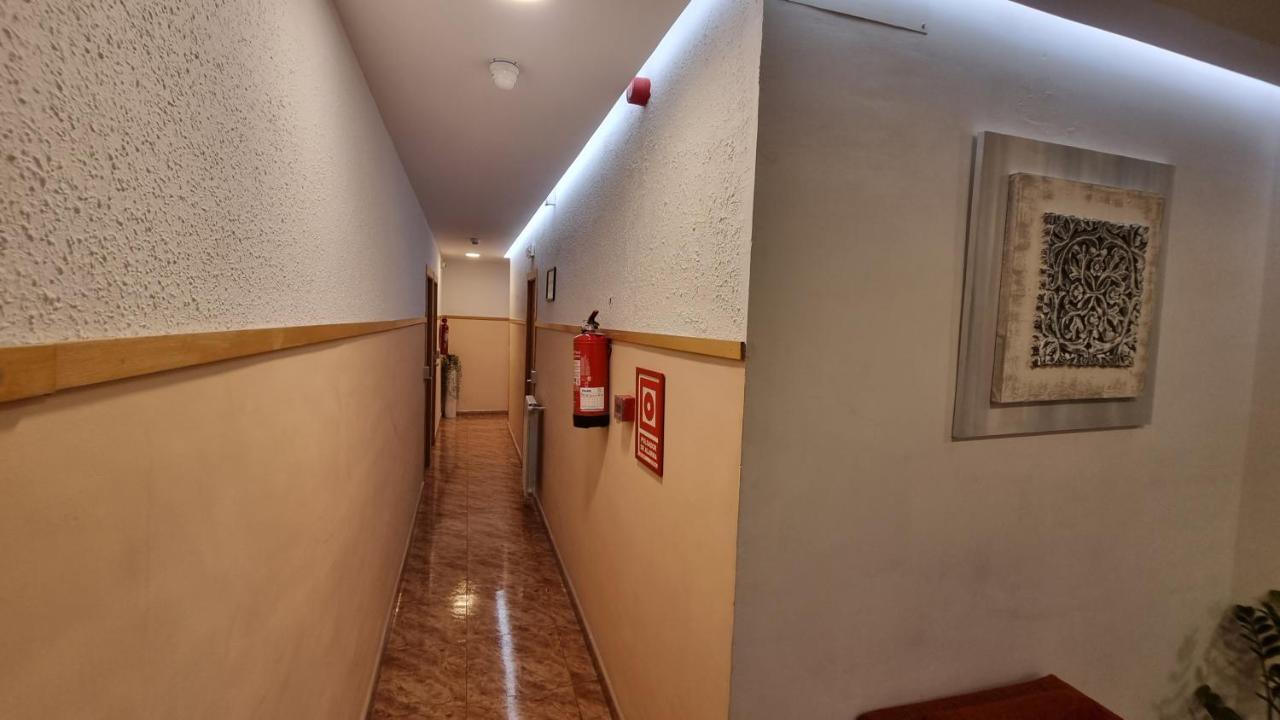 بيت ضيافة هوستال ريو دي كاسترو برشلونة المظهر الخارجي الصورة