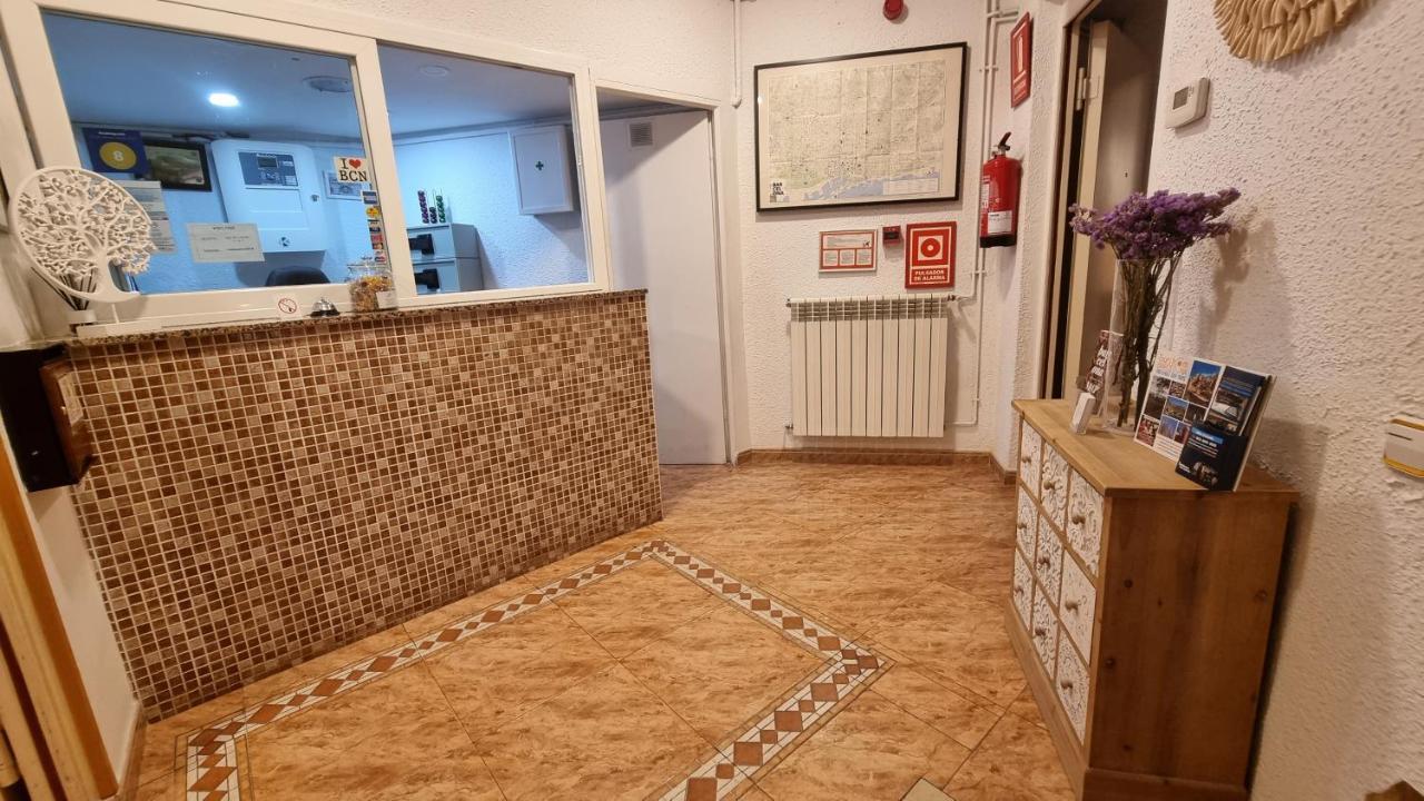 بيت ضيافة هوستال ريو دي كاسترو برشلونة المظهر الخارجي الصورة